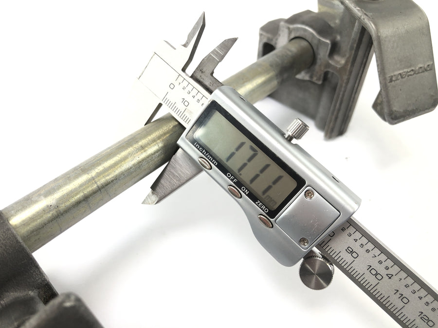 Ducati Monster M600 [1995] - rear axle with chain tensioner axis liner axle