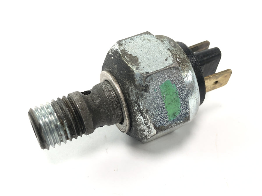 Triumph Daytona 900 T300 [1996] - Oil pressure switch sensor switch sensor valve
