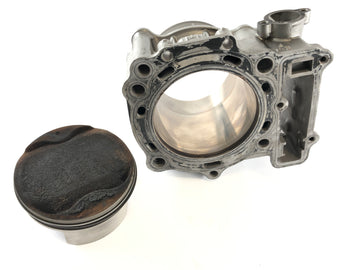 Suzuki DL 1000 V-Strom [2006] - Cylinder with piston at the front