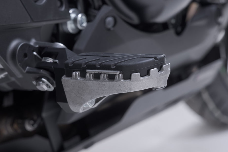 Kawasaki Versys 1100 [2025-2026] - ION Fußrasten-Kit schwarz – Bild 5