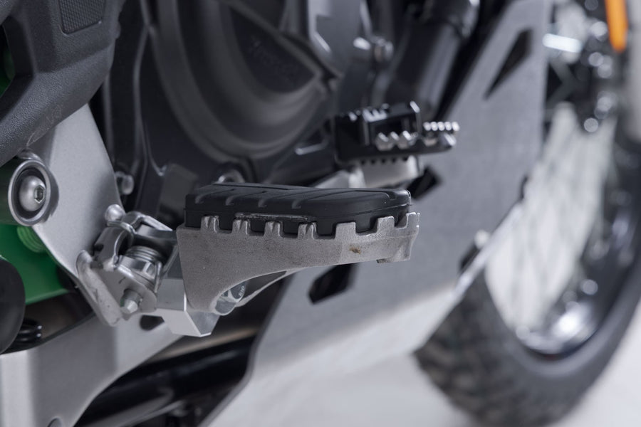 [SW-MOTECH] - ION footrest kit, silver/black, version FRS.08.011.10500/S – picture 5