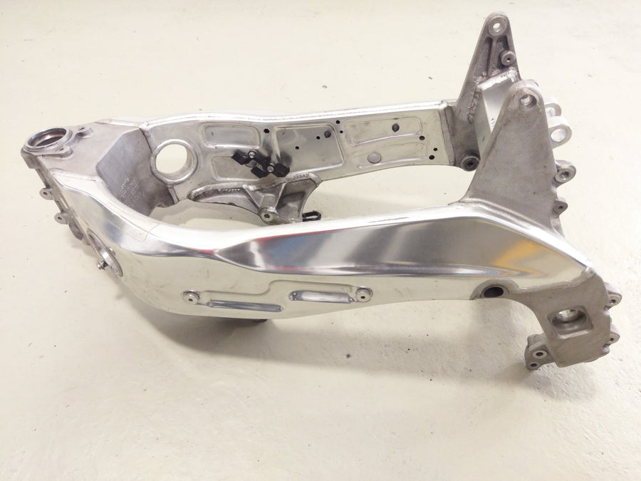 Aprilia RST 1000 Futura [2004] - frame with papers