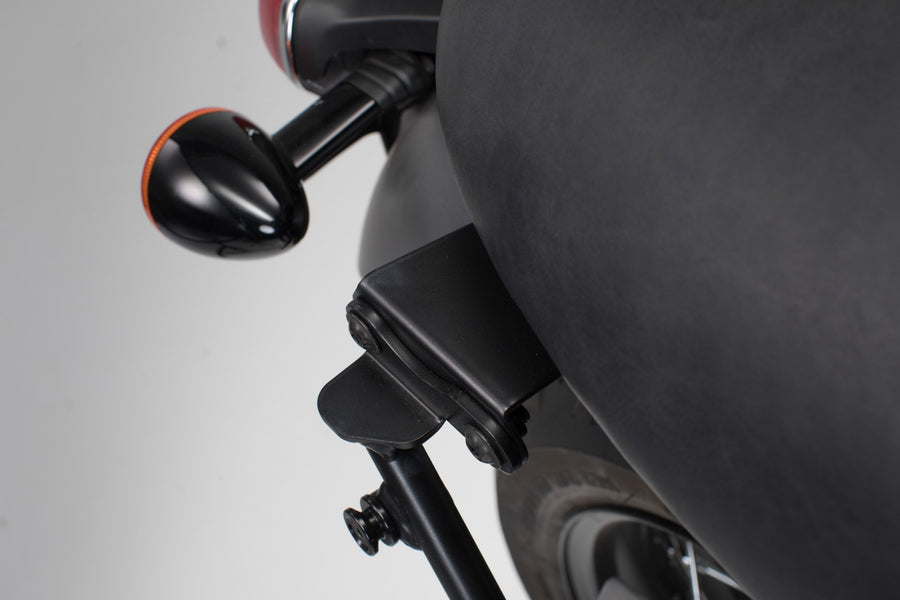 Triumph Bonneville 900 T 100 [2022-2026] - Adapter voor SLC/V-LOC zijdrager rechts – afbeelding 1