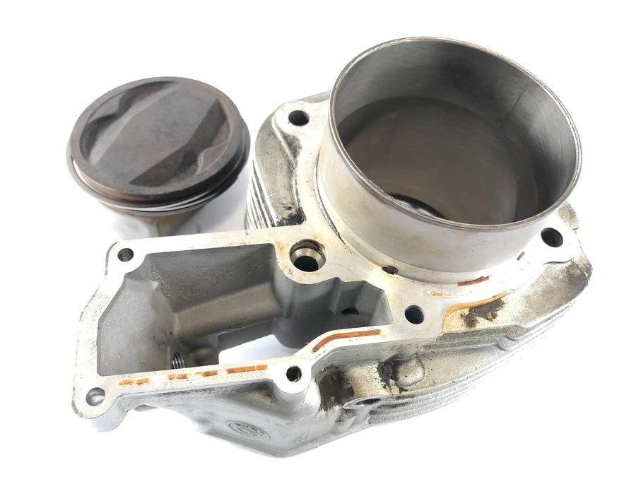 BMW R 1150 GS [2000] - cylinder with pistons on the right