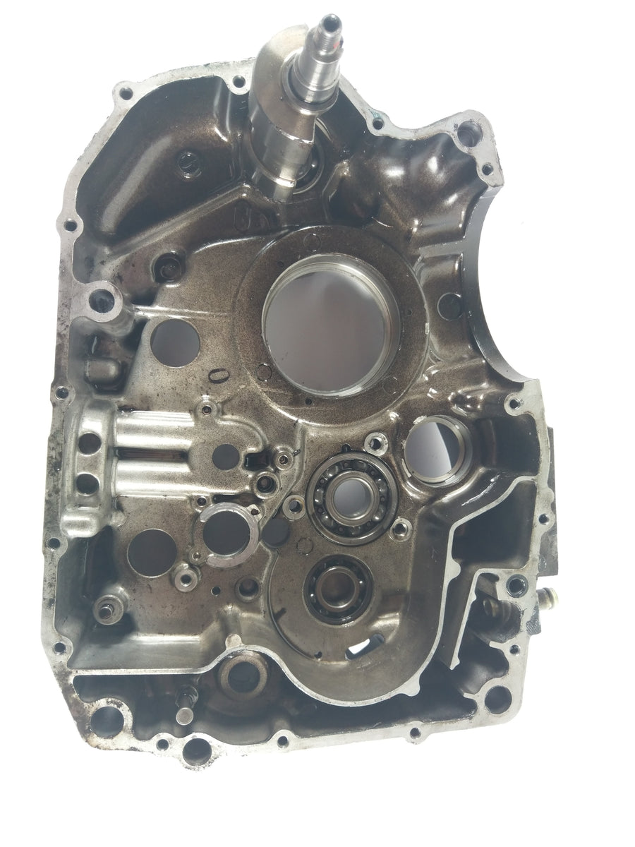 Suzuki DR 650 SP42B - right engine housing half with sump filter and balance shaft