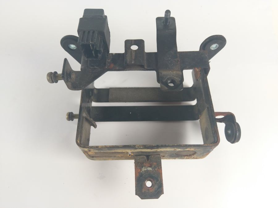 Suzuki DR 650 SP42B - Batterijbox met zekeringen