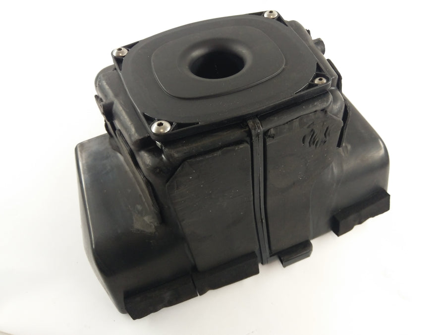 Suzuki GSXR 1100 GV73A [1992] - Airbox Air Filter Box